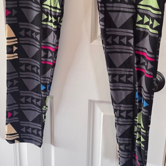 Lularoe Black Geometric Print Leggings TC Tall and Curvy New in Package - Picture 2 of 10